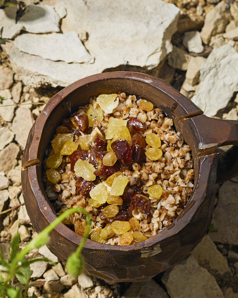 Le Trône de Fer. Livre de cuisine officiel. Recettes du Quai Royal à la mer Dothrak - 9786175483343